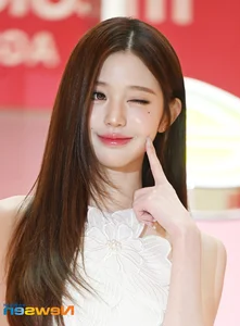IVE Jang Wonyoung Flawless Goddess Visuals Stun Netizens Globally - image 4
