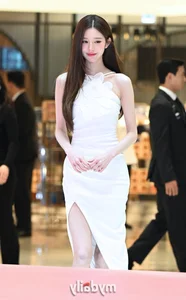 IVE Jang Wonyoung Flawless Goddess Visuals Stun Netizens Globally - image 13
