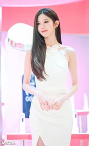 IVE Jang Wonyoung Flawless Goddess Visuals Stun Netizens Globally - image 11