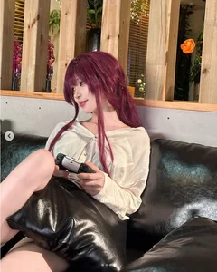 Unexpected Viral Moment: Cosplayer Gains Attention After Unique Bathing Photoshoot - image 7