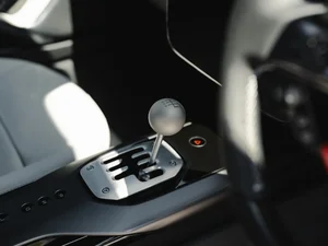 Ferrari 12Cilindri Manuale: Reviving Pure Driving Emotion with High Tech - image 7