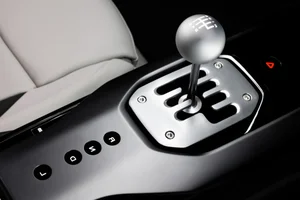 Ferrari 12Cilindri Manuale: Reviving Pure Driving Emotion with High Tech - image 12