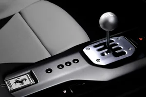Ferrari 12Cilindri Manuale: Reviving Pure Driving Emotion with High Tech - image 10