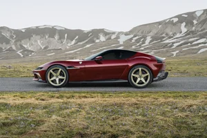Ferrari 12Cilindri Manuale: Reviving Pure Driving Emotion with High Tech - image 1