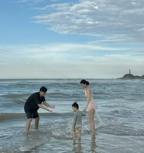 Ngo To Uyen's Elegant Style: Inside the Glamorous Life of a Star WAG - image 4