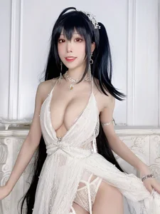 Shui Miao Aqua: The Ethereal Taihou Wedding Dress Cosplay from Azur Lane - image 25