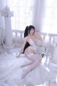 Shui Miao Aqua: The Ethereal Taihou Wedding Dress Cosplay from Azur Lane - image 40
