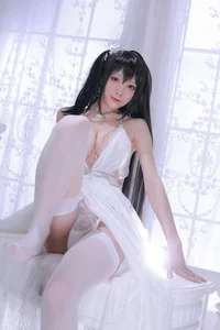 Shui Miao Aqua: The Ethereal Taihou Wedding Dress Cosplay from Azur Lane - image 19