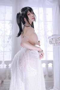 Shui Miao Aqua: The Ethereal Taihou Wedding Dress Cosplay from Azur Lane - image 36