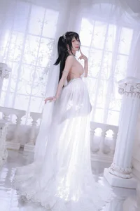 Shui Miao Aqua: The Ethereal Taihou Wedding Dress Cosplay from Azur Lane - image 3
