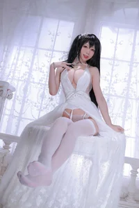 Shui Miao Aqua: The Ethereal Taihou Wedding Dress Cosplay from Azur Lane - image 77
