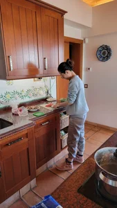 Wealthy Beauty Queen Shares Humorous Hotel Cooking Moment with Her Husband - image 0