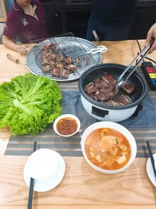 Wealthy Beauty Queen Shares Humorous Hotel Cooking Moment with Her Husband - image 2