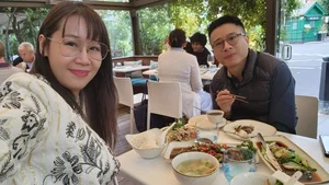 Wealthy Beauty Queen Shares Humorous Hotel Cooking Moment with Her Husband - image 4