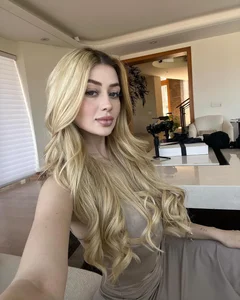 Shocking Loss: Model Passes Away During Livestream, Leaving Fans Heartbroken - image 4