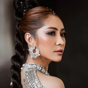 The Contrasting Lives of Two Beauty Queens Named Dang Thu Thao: One Blissful, One Resilient - image 9