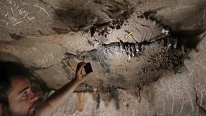 Incredible Archaeological Discovery: Invaluable Treasure Found in Flooded Cave - image 8