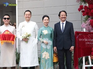 Groom Vinh Nguyen Shines in Elegant Ao Dai for Engagement to Diem My 9X - image 1