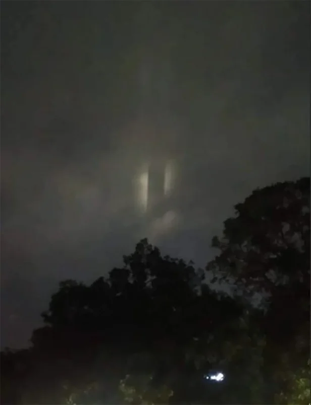 Mystery in the Sky: Experts Decode the Strange 'Pillar of Light' Spotted Recently