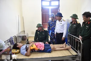 General Staff Delegation Conducts Inspection Visit to Truong Sa Archipelago and DK1 Rigs - image 6