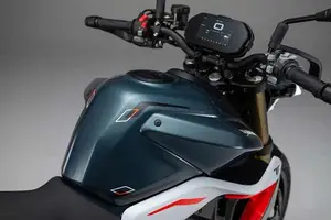 Unveiling the Benelli TNT 550 2026: A New Naked-Bike Masterpiece Debuting Soon. Will Vietnam Embrace This Exciting Launch? - image 1