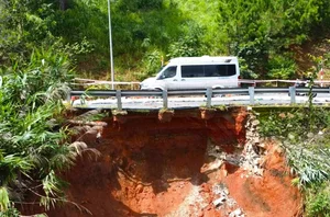 Dangerous Landslides on the Scenic Mountain Passes Leading to Da Lat - image 0