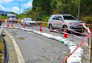 Dangerous Landslides on the Scenic Mountain Passes Leading to Da Lat - image 5