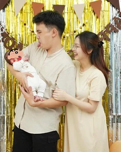 Dang Thu Ha Schannel Welcomes First Child: Netizens React in Surprise - image 7