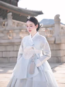 Vietnamese DJ Mie Stuns Fans with Elegant Korean Queen Hanbok Look - image 5