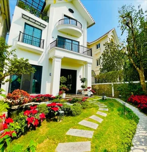 Inside the Flower-Filled Villa of the 'Richest Actress in Northern Vietnam' - image 5