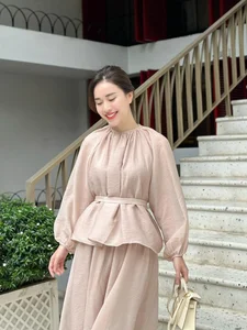 TV Presenter Showcases Flawless Maternity Fashion Daily - image 4