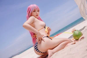 Coser Messie Huang: Stunning Aqua Bikini Photoshoot Gallery - image 9