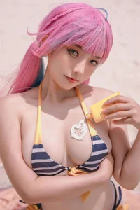 Coser Messie Huang: Stunning Aqua Bikini Photoshoot Gallery - image 15