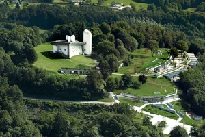 Exploring the Unique Architecture of Notre Dame du Haut in Ronchamp - image 10