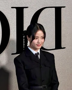BlackPink’s Jisoo and Rosé Dominate Paris Fashion Week 2024 with Dior and Saint Laurent - image 5