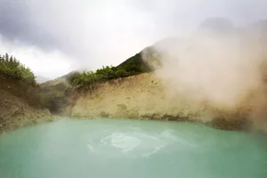 Top 10 Most Mysterious and Unusual Lakes on Earth - image 0
