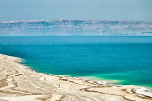Top 10 Most Mysterious and Unusual Lakes on Earth - image 9