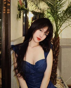 Vietnamese Hot Girl Teacher and Former Footballer's Partner Shares Charming Daily Life - image 2