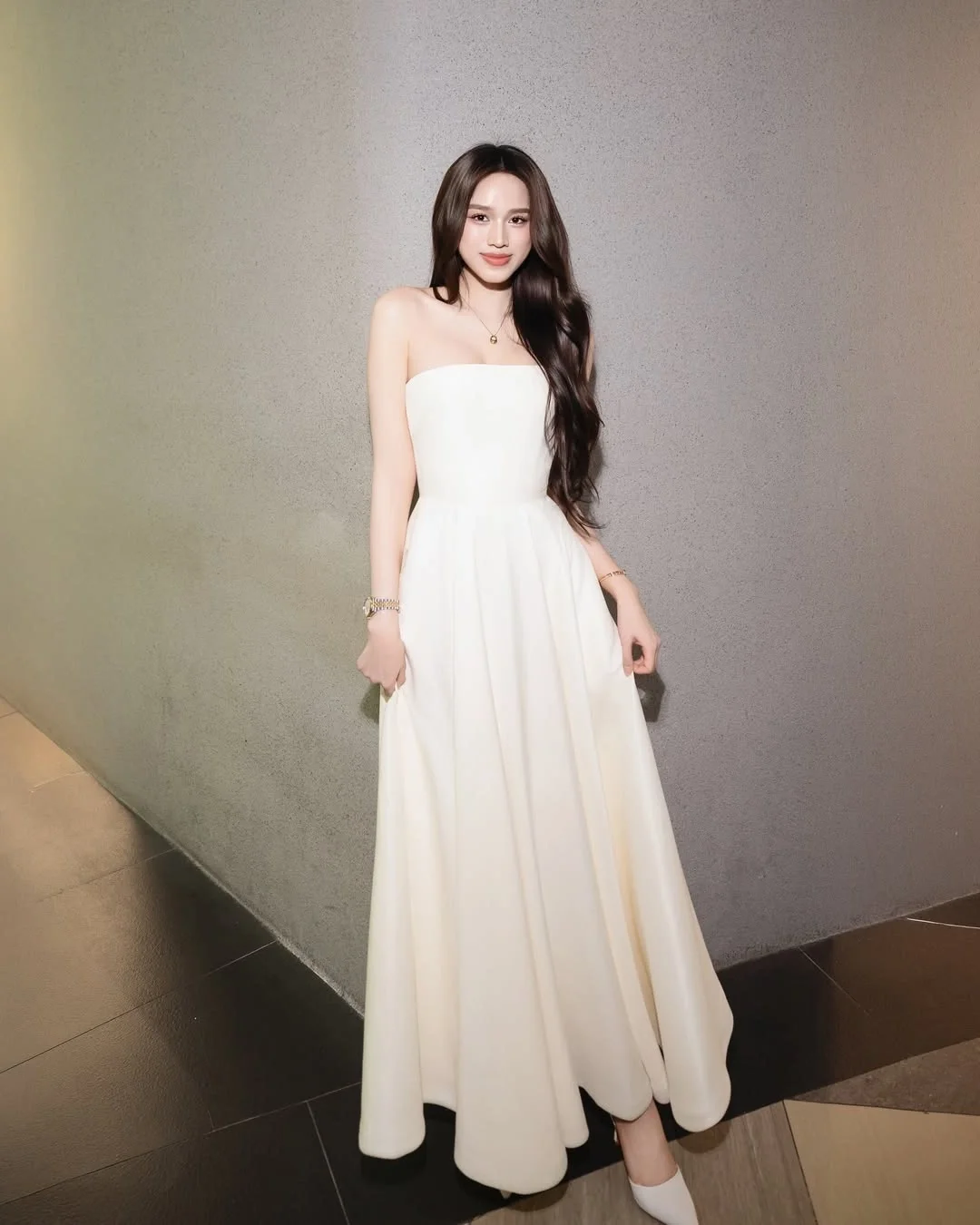 Luxury and Elegance: Miss Vietnam Do Thi Ha Shines with $40,000 Accessories
