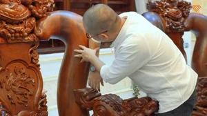 Tycoon Spends 5 Years Collecting Wood for Stunning 300m2 Villa - image 10