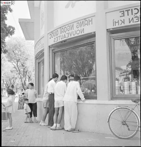 Rare Historical Photos: The Iconic Vien Dong Department Store of Old Saigon - image 14