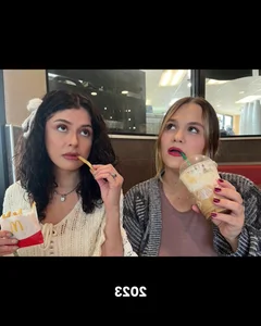 Best Friends of 18 Years Recreate Childhood Photo with Surprising Results - image 8