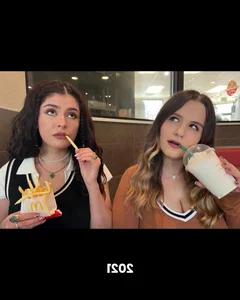 Best Friends of 18 Years Recreate Childhood Photo with Surprising Results - image 7
