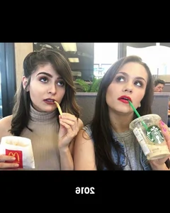 Best Friends of 18 Years Recreate Childhood Photo with Surprising Results - image 1