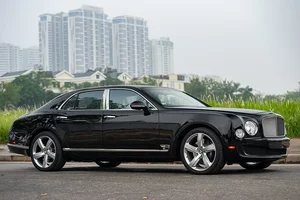 Luxury on Wheels: Rare Bentley Mulsanne Le Mans Edition Spotted in Hanoi - image 0