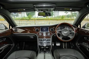 Luxury on Wheels: Rare Bentley Mulsanne Le Mans Edition Spotted in Hanoi - image 10