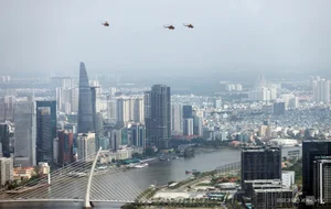 Stunning Aerial Display: Fighter Jets Soar Over Ho Chi Minh City - image 3