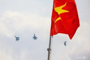 Stunning Aerial Display: Fighter Jets Soar Over Ho Chi Minh City - image 5
