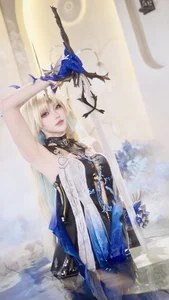 Viral Cosplay Trend: Stunning Cosplayer Takes the Internet by Storm in Bathtub Shoot - image 4