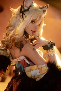 Viral Cosplay Trend: Stunning Cosplayer Takes the Internet by Storm in Bathtub Shoot - image 2
